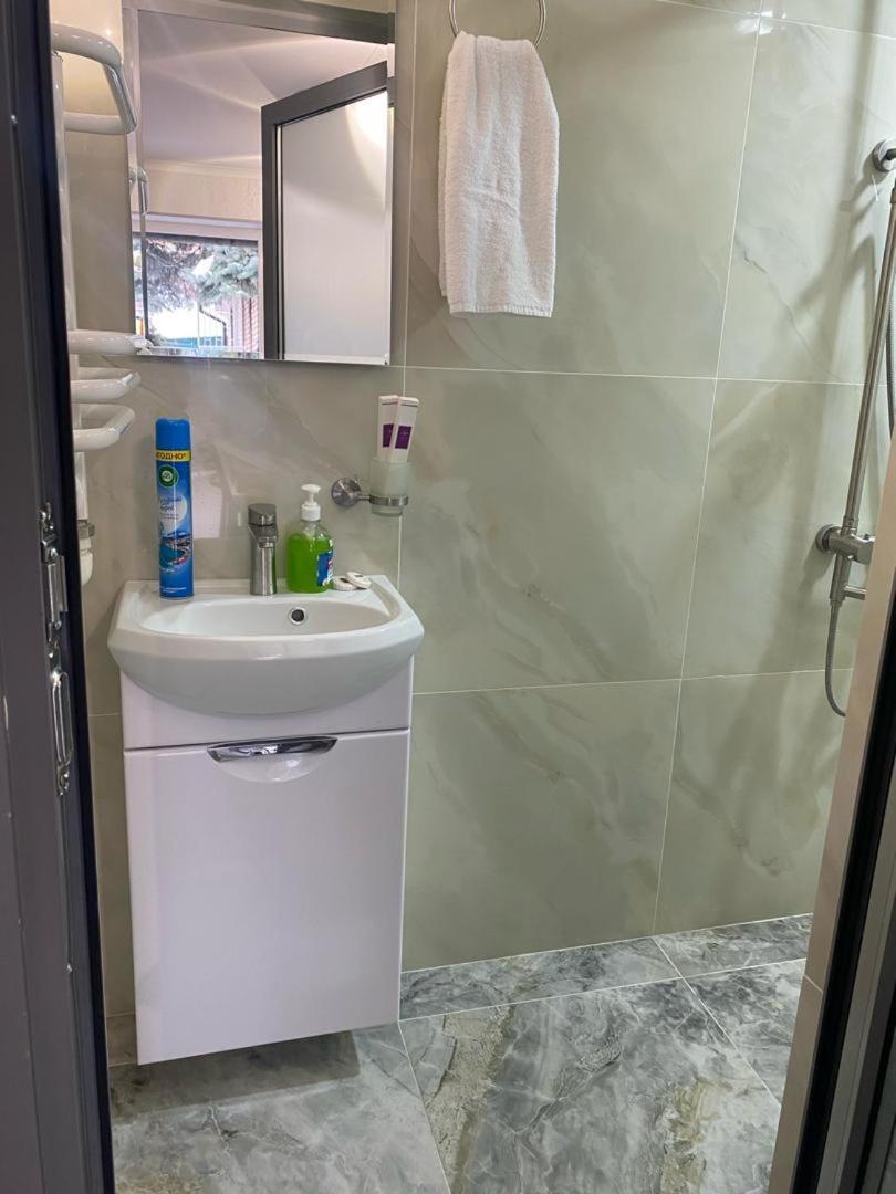 Гостевой Дом Шумкар Азия Guest House Shumkar Asia ビシュケク エクステリア 写真